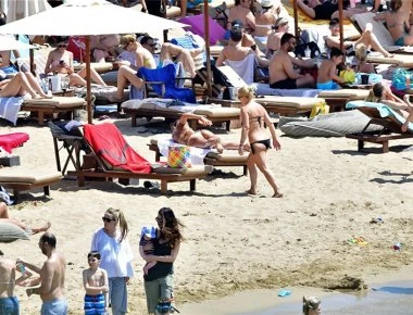 Η ζέστη προκάλεσε συνωστισμό στις παραλίες της Αττικής το διήμερο! (φωτό)